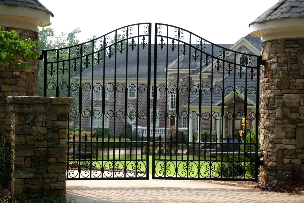 big black decorative gate installed by Baton Rouge Fence Company in Woodgate 