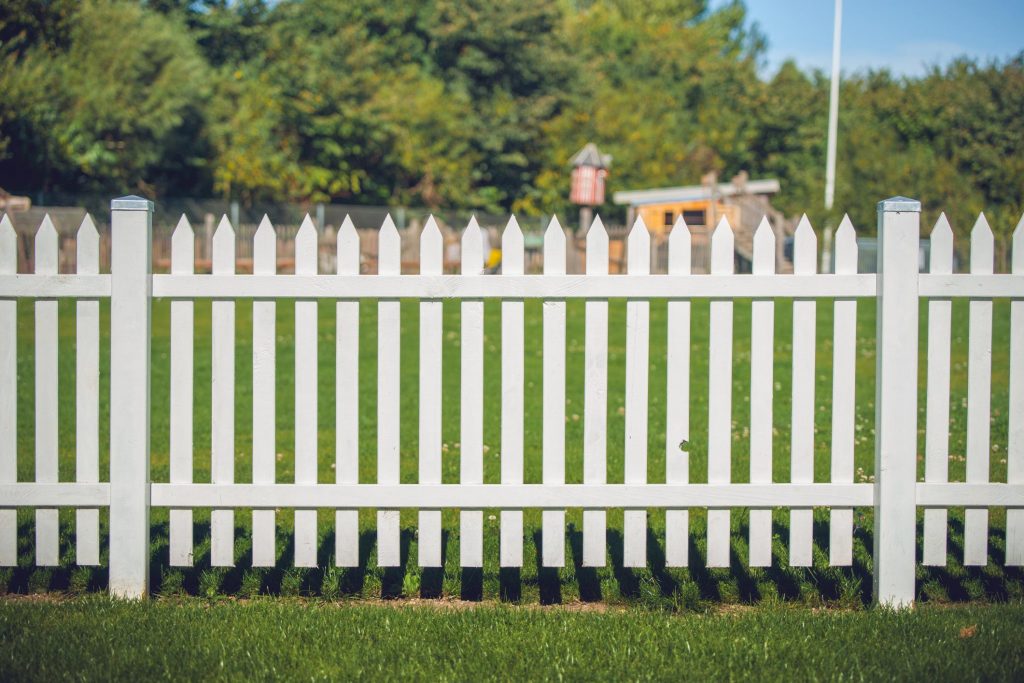 close up white vinyl fence built by Baton Rouge Fence Company in Zachary, LA